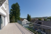 ...Terrasse - 3.5-Zi.-Dachwohnung mit schöner Weitsicht